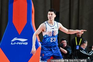 发挥稳健！阿不都沙拉木半场6投3中贡献10分2板2助1帽