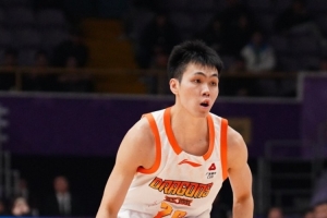 鏖战六犯毕业！庞峥麟21投7中砍20分 外线三分仅5中1