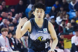 表现全面！姜伟泽上半场8投3中&三分4中2砍下13分4板3助