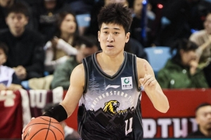 出色发挥！姜伟泽21投8中三分4记 贡献29分6板6助