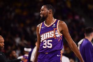 太阳老板点赞球迷批评！网友：杜兰特是NBA最没安全感的球员，总在装受害者