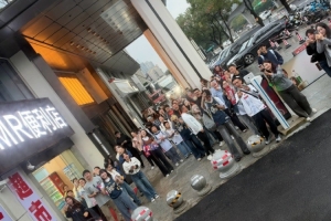 周鹏分享球迷助威视频：新赛季征程就此启航 21赛季全力以赴