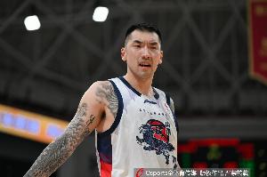 手感冰凉！山东首节17投4中仅得13分 命中率低至23.5%