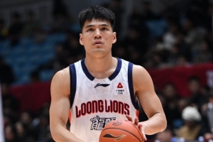 三分球6中5！媒体人透露：陈国豪休赛期苦练投篮终见成效