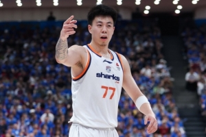 张镇麟的状态出色 如果这样下去 他肯定要入选新一届中国男篮阵容