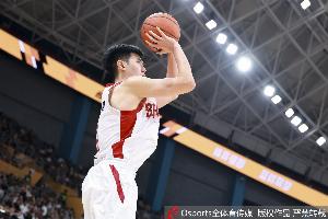 拼劲十足！赵嘉仁替补10中4拿下8分8板1帽 5前场板