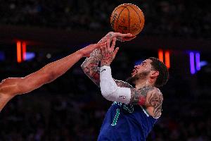 争议动作实锤走步！NBA裁判官方：鲍尔收球后走了4步 明显违例！