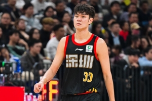 顾全：王浩然的膝盖有些反应 李慕豪跟腱有问题 他们今晚都将缺阵