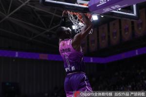 媒体人：北控赢球却暴露阵容问题 贾尔斯该打PF配沈梓捷或邹雨宸