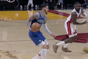 追梦：三球争议动作按NBA规则不算走步 他一直都没有双手合球