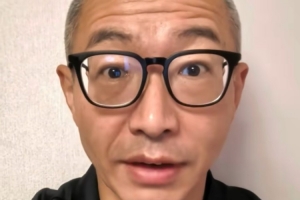 于嘉：对于火箭今天的胜利 最重要一点是小贾全场都在和文班肉搏