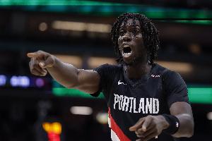 打成主要轮换了！西索科8中5砍下15分7板1断 拼下4前场板