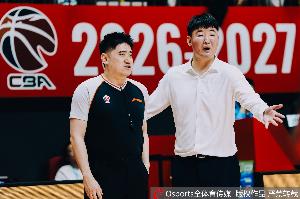 落后30分！解说：深圳和去年的山西一样 打常规赛心态发生了变化