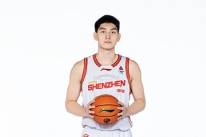 打得不错！冯熙瑞7投6中&4罚3中得到15分2板
