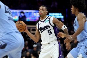 疯狂抡！阿卡夫前三场合计出手74次 创NBA合并后新纪录&此前属KD