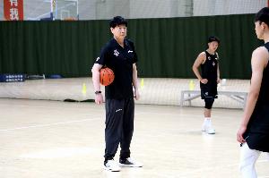 鲁媒聚焦京鲁大战：山东男篮主场迎挑战领头羊 班顿迎来救赎之战