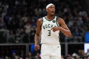 没状态！特纳半场4投仅1中拿2分 三分2中0