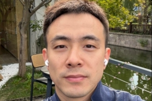 偷得浮生半日闲！赵继伟更新社媒 晒出在宁波的近照