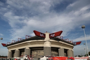米体：米兰德比将取消容量限制，球场移除安全遮盖，容量增至最大