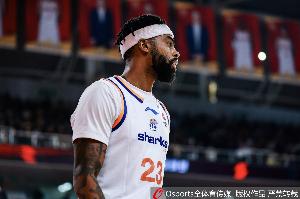 整体比较轻松！拉塞尔半场6中3&三分3中1拿到9分2板5助