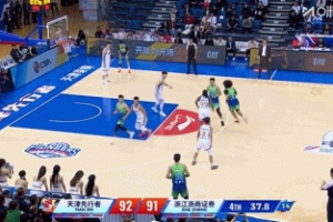 一度落后23分！天津连续失误 威尔斯4罚全中率广厦反超