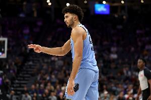 19岁104天！布泽尔超越詹姆斯 成为NBA历史拿三双最年轻的前锋