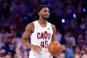 末节连续错失绝平三分！米切尔19投7中砍22分 三分球9中1