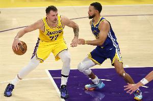 这就花了？湖人首节38-15领先勇士23分 节末轰12-0