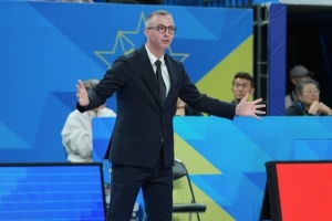 媒体人：广东教练有想法 运动员有运动员的想法 两个想法很难统一